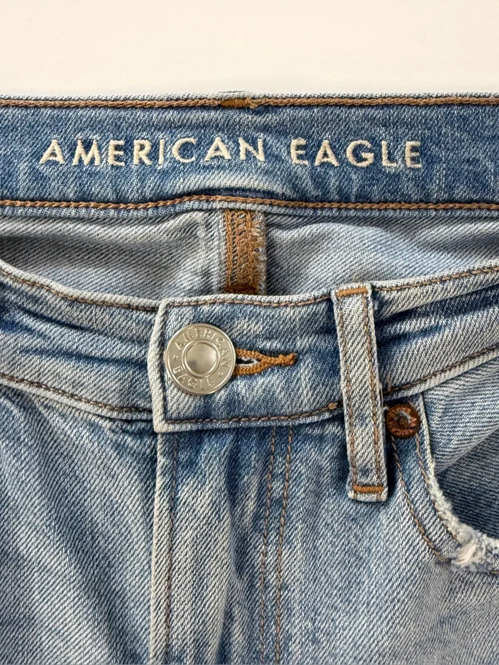 American Eagle Jeans Womens 6 Regular 90s Bootcut Distressed Light Wash - Picture 3 of 8